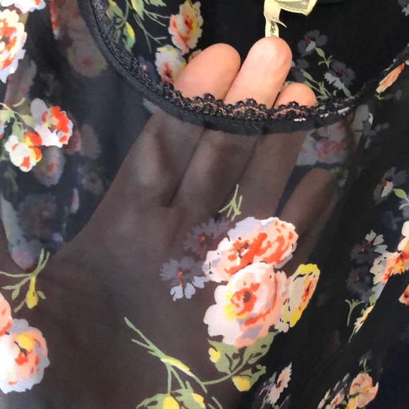 XS Size top by Kiera - Picture 4 of 7